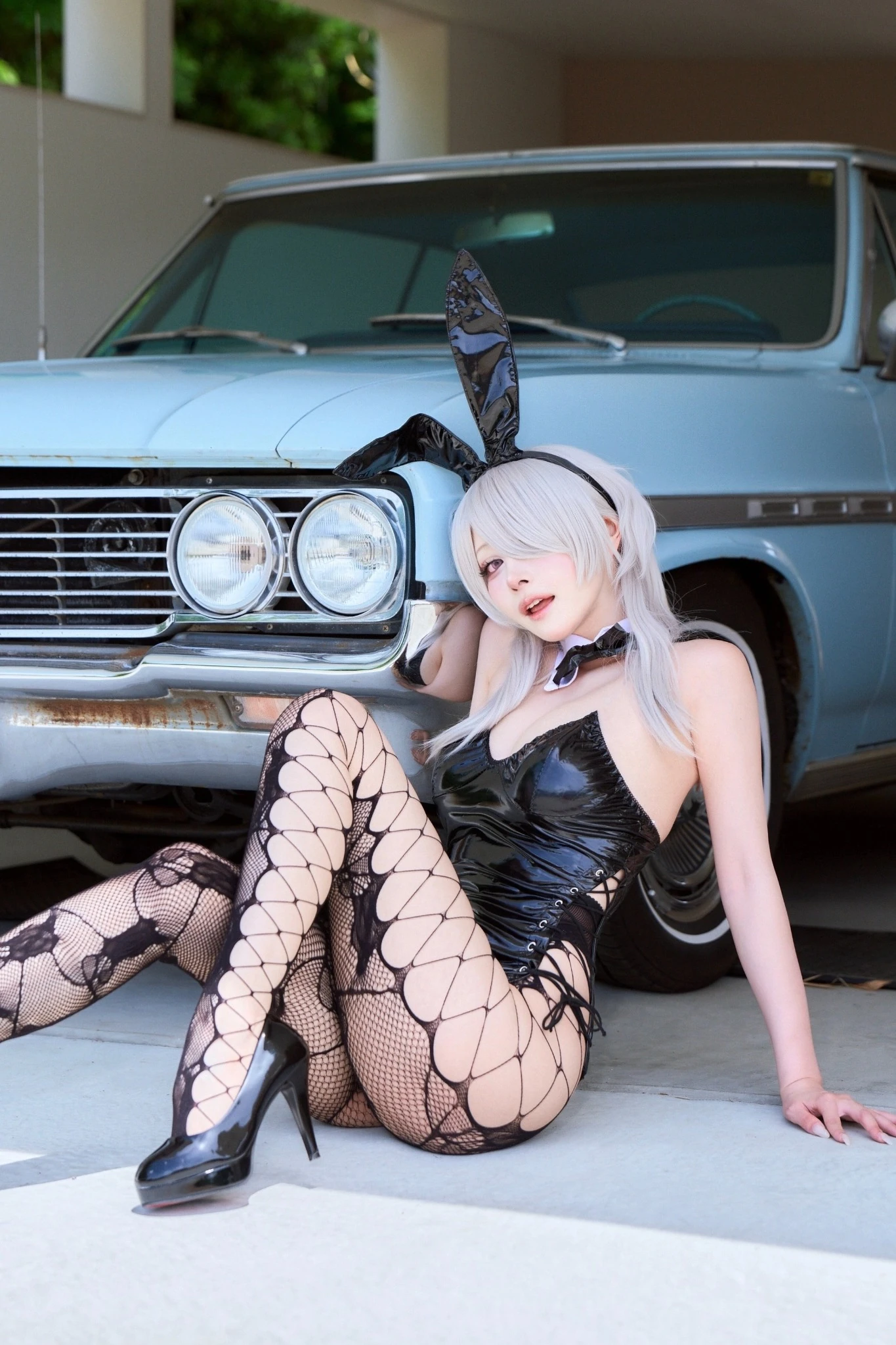 ねねの車とのコスプレ写真